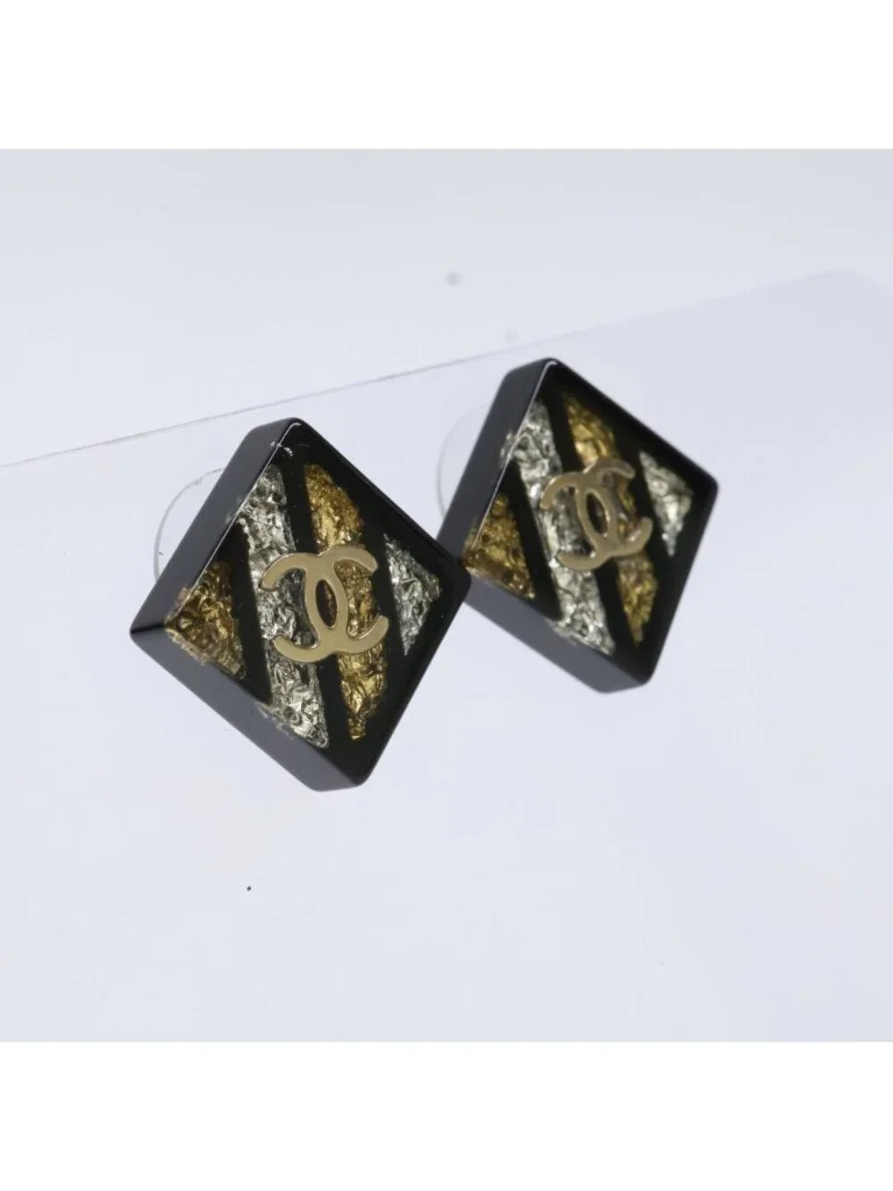 Chanel 16c CC Logo Square Earring